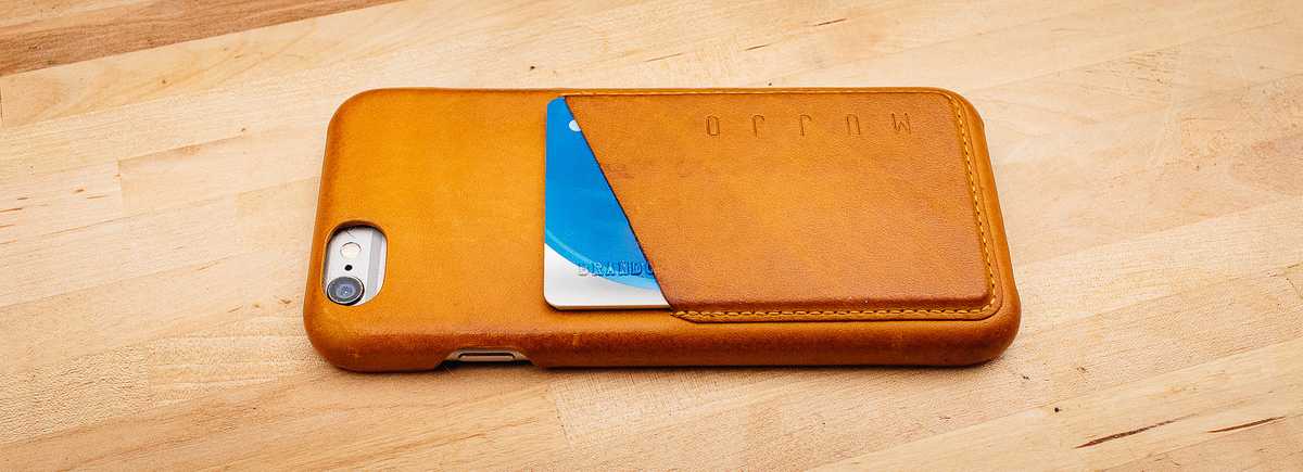 Mujjo Wallet Case on iPhone 6